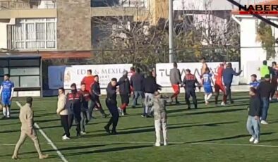 Yeşil saha karıştı: Jandarma saha içine girdi