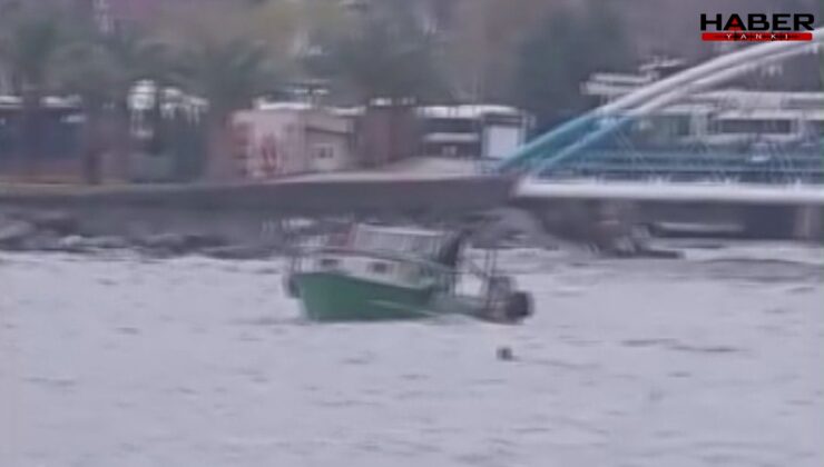 Zonguldak'ta hareketli dakikalar: Sürüklenen tekne köprüye çarptı