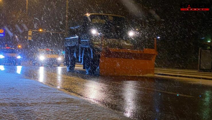 Ankara yeni yıla karla uyandı