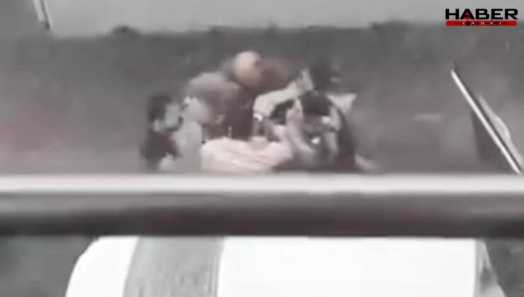 Anneden insanlık dersi: Trafikteki kavgayı kucağındaki çocukla ayırdı