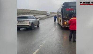 Arnavutköy'de İETT otobüsü bariyerlere çarptı