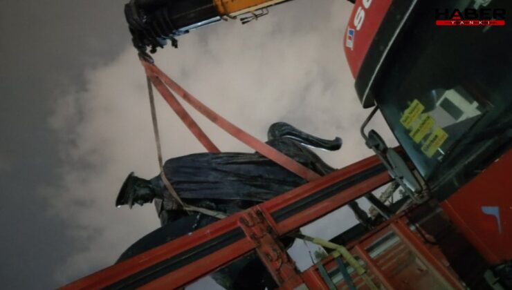 Atatürk anıtı gece yarısı söküldü: Kent ayağa kalktı