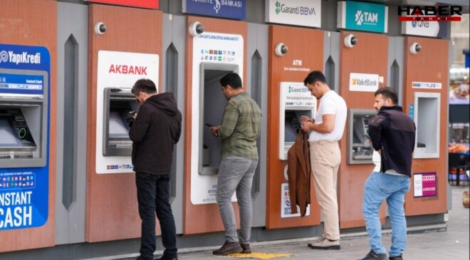 ATM'lerde yeni dönem bu sabah başladı: Kartını takan herkes bu yazıyla karşılaşıyor