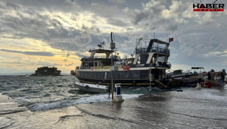 Balıkesir'de deniz ile kara birleşti