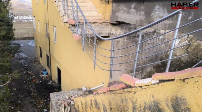 Batman'da faciaya ramak kala: 12 katlı binanın merdiveni çöktü