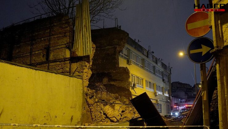 Beyoğlu'nda tarihi bina çöktü
