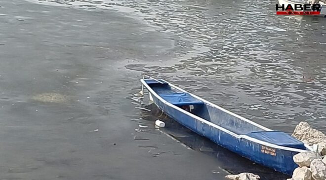 Beyşehir Gölü buz tuttu, tekneler hareket edemedi