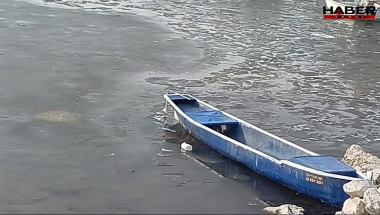 Beyşehir Gölü buz tuttu, tekneler hareket edemedi