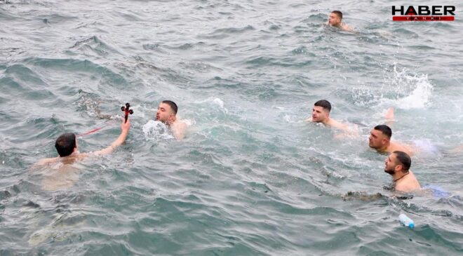 Bursa'da denizden haç çıkarma töreni düzenlendi
