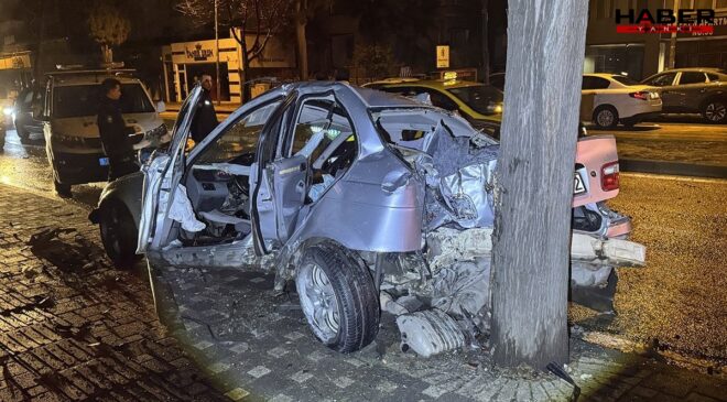Bursa'da kontrolden çıkan araç ağaca çarptı: 2 kişi ağır yaralı