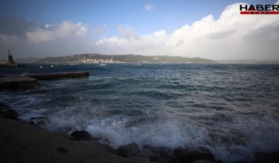 Çanakkale Boğazı’nda fırtına nedeniyle gemi geçişleri durduruldu