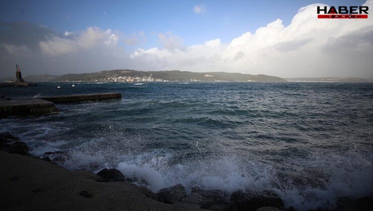 Çanakkale Boğazı’nda fırtına nedeniyle gemi geçişleri durduruldu