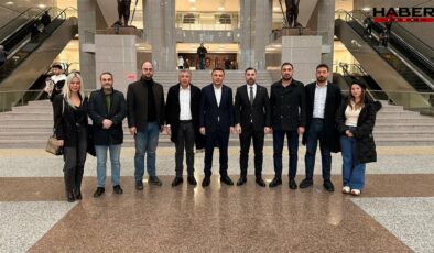 CHP'den AKP'nin afişleri hakkında suç duyurusu