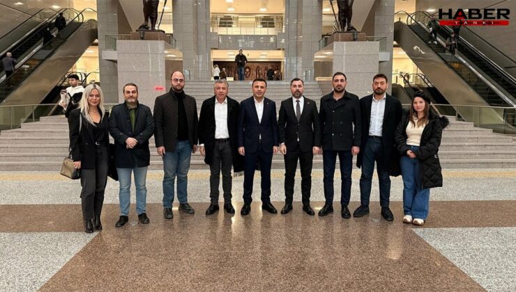 CHP'den AKP'nin afişleri hakkında suç duyurusu