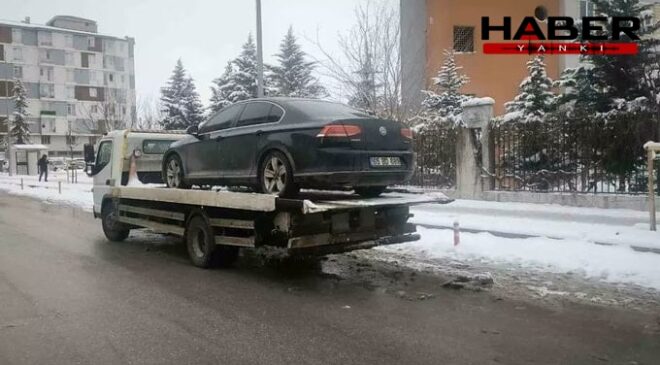 DEM Partili belediye başkanının makam aracı trafikte haczedildi