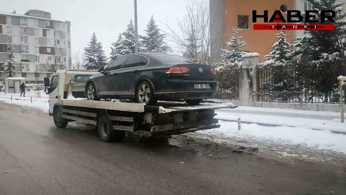 DEM Partili belediye başkanının makam aracı trafikte haczedildi