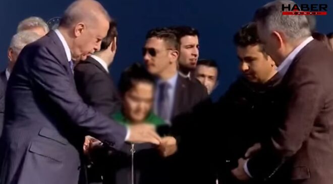 Erdoğan'ın gündem olan harçlık anı: Baba ve çocuğuna 200 TL verdi