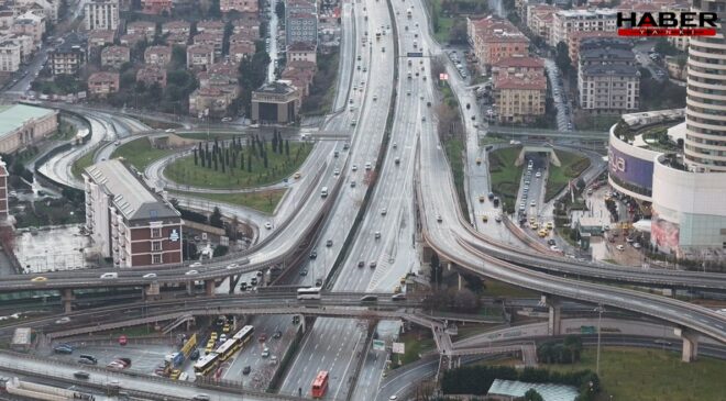 İstanbul halkı toplu taşımayı kullandı, yollar boş kaldı