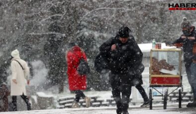 İstanbul'un 6 ilçesinde kar etkili oluyor