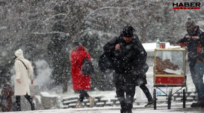 İstanbul'un 6 ilçesinde kar etkili oluyor