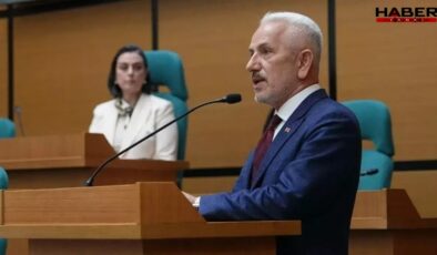 İstifa konuşması sosyal medyada gündem olan AKP'li isim CHP'ye katıldı