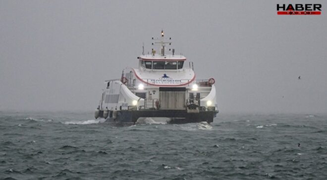 İzmir’de hava ve deniz koşulları nedeniyle feribot seferleri iptal edildi