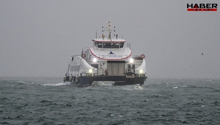 İzmir’de hava ve deniz koşulları nedeniyle feribot seferleri iptal edildi