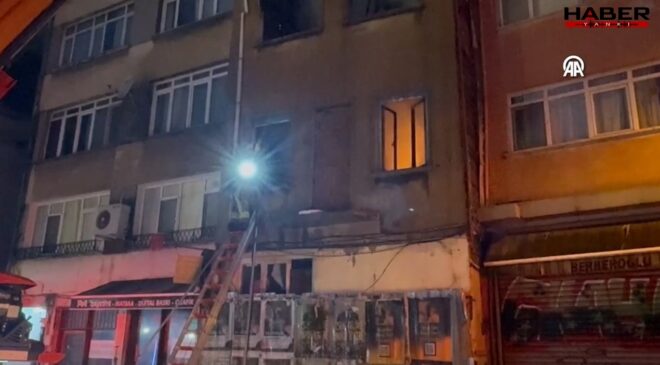 Kadıköy'deki yangında pencereden atladı: Ağır yaralandı