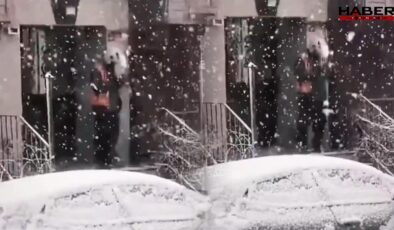 Kar altında kuryenin getirdiği sipariş olay oldu! Sosyal medyada tepki yağdı