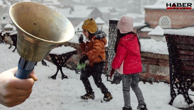 Kar etkisini artırdı, ilk tatil haberi geldi