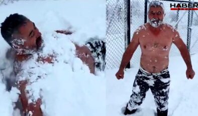 Karda soyunup kar banyosu yaptı