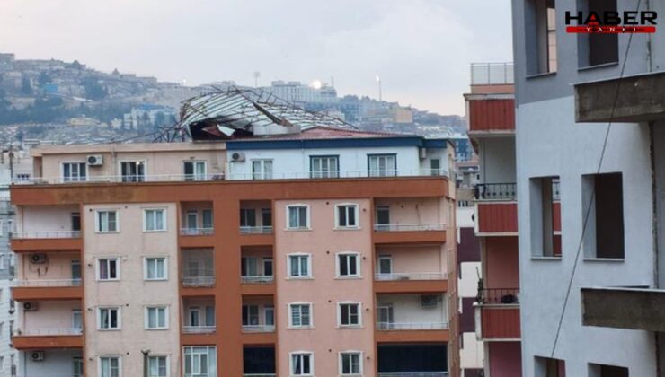 Mardin'de kuvvetli rüzgar çatıyı uçurdu