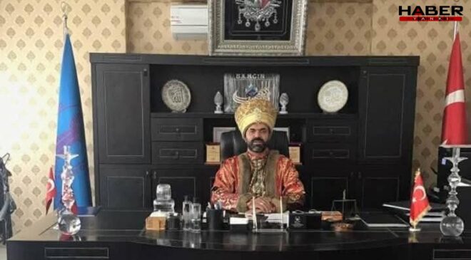 Oda seçimleri için kavuklu padişah pozu