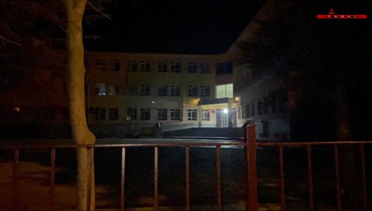 Okul bahçesinde kavga: Bir çocuk bıçaklandı, babası darbedildi