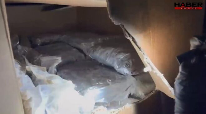 Sınır kapısında 220 kilo kokain ile 69 kilo skunk ele geçirildi