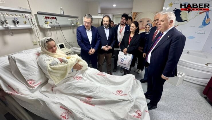 Trabzon’da 2026’nın ilk bebeği suda doğumla geldi