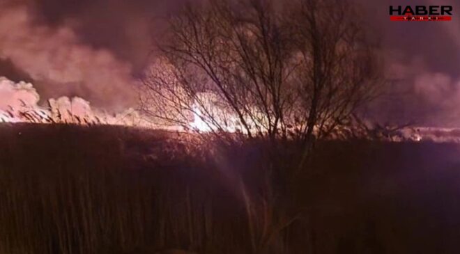 Türkiye’nin 12. büyük gölü yanıyor