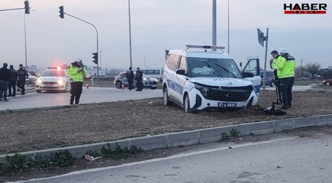Uygulama noktasından kaçan otomobil polis aracına çarptı: 3 polis yaralı