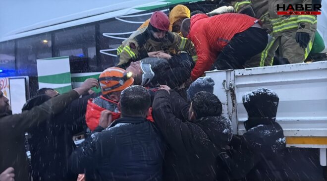 Yolcu otobüsü ile TIR'ın çarpıştığı kazada can pazarı